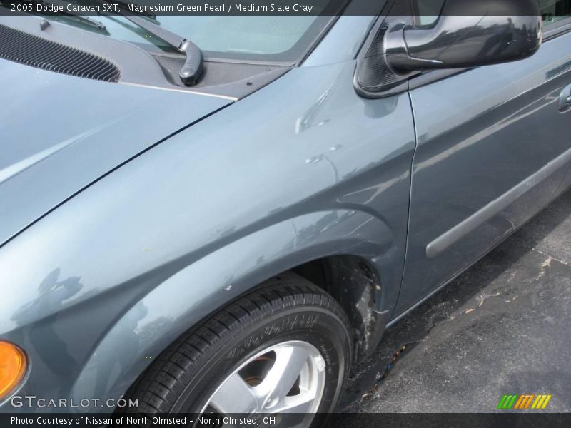 Magnesium Green Pearl / Medium Slate Gray 2005 Dodge Caravan SXT