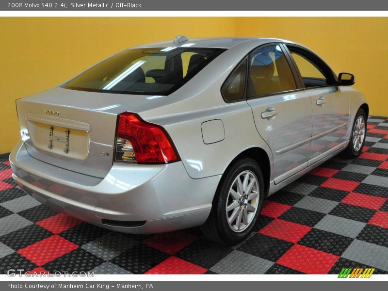 Silver Metallic / Off-Black 2008 Volvo S40 2.4i