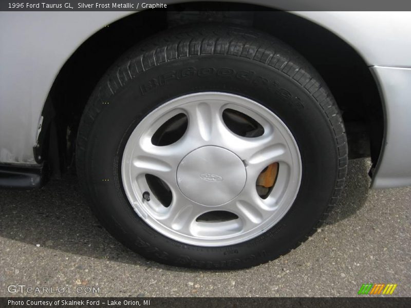 Silver Frost Metallic / Graphite 1996 Ford Taurus GL