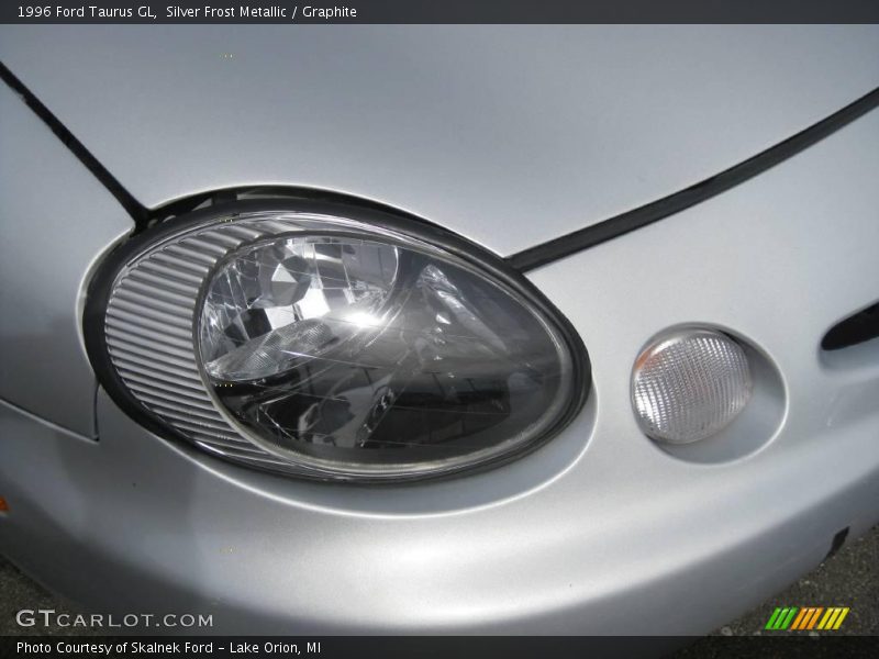 Silver Frost Metallic / Graphite 1996 Ford Taurus GL
