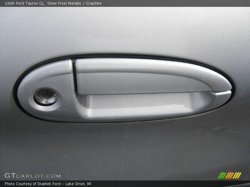 Silver Frost Metallic / Graphite 1996 Ford Taurus GL