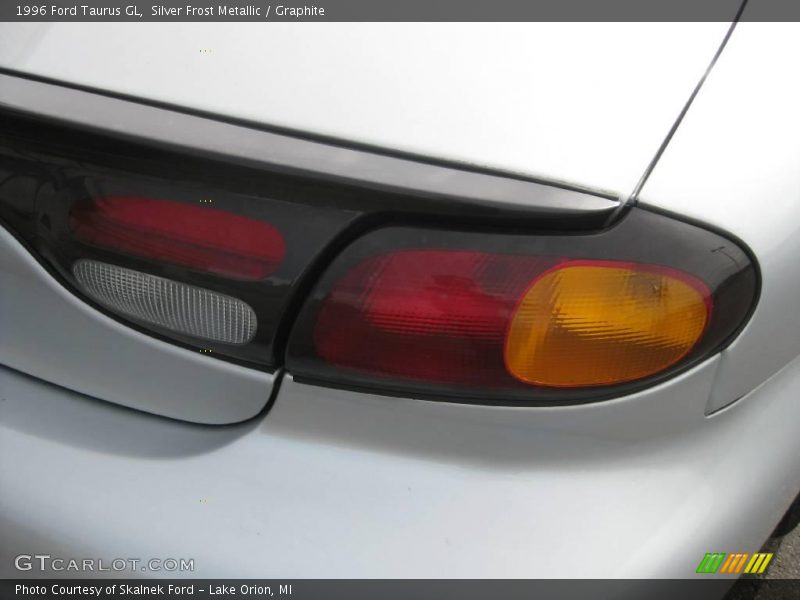 Silver Frost Metallic / Graphite 1996 Ford Taurus GL