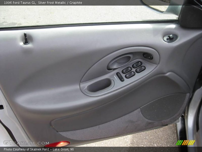 Silver Frost Metallic / Graphite 1996 Ford Taurus GL