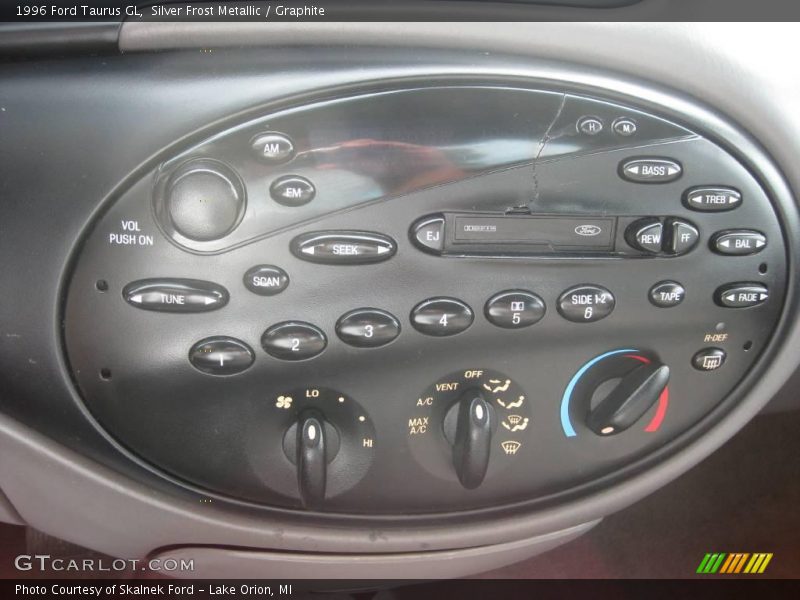 Silver Frost Metallic / Graphite 1996 Ford Taurus GL