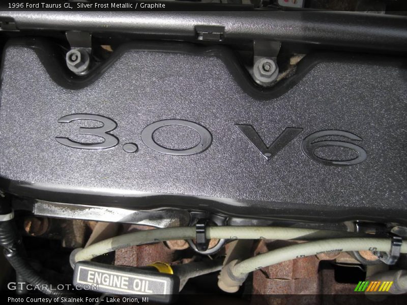 Silver Frost Metallic / Graphite 1996 Ford Taurus GL