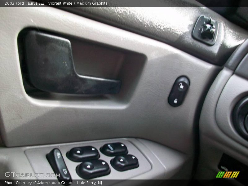 Vibrant White / Medium Graphite 2003 Ford Taurus SES