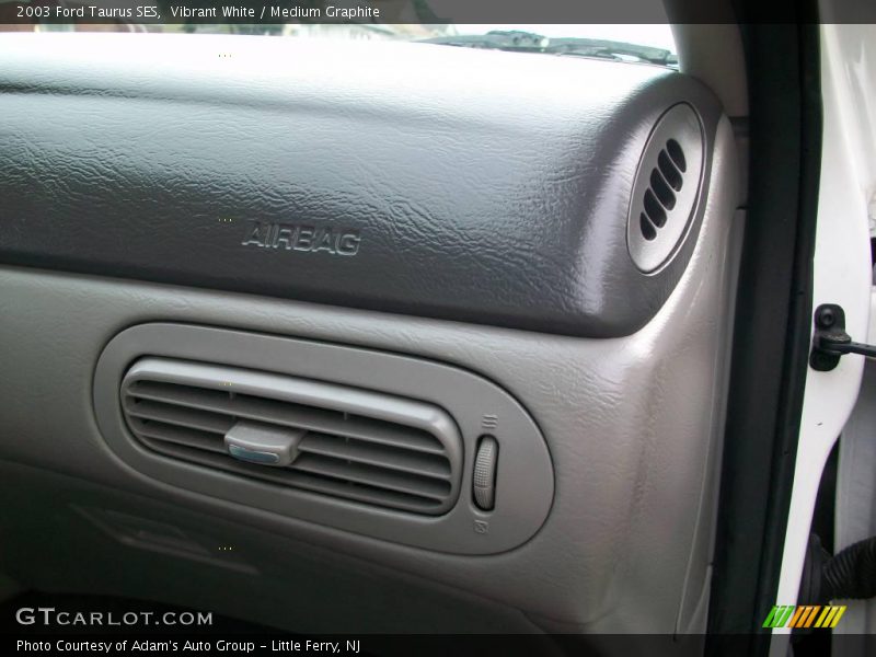 Vibrant White / Medium Graphite 2003 Ford Taurus SES