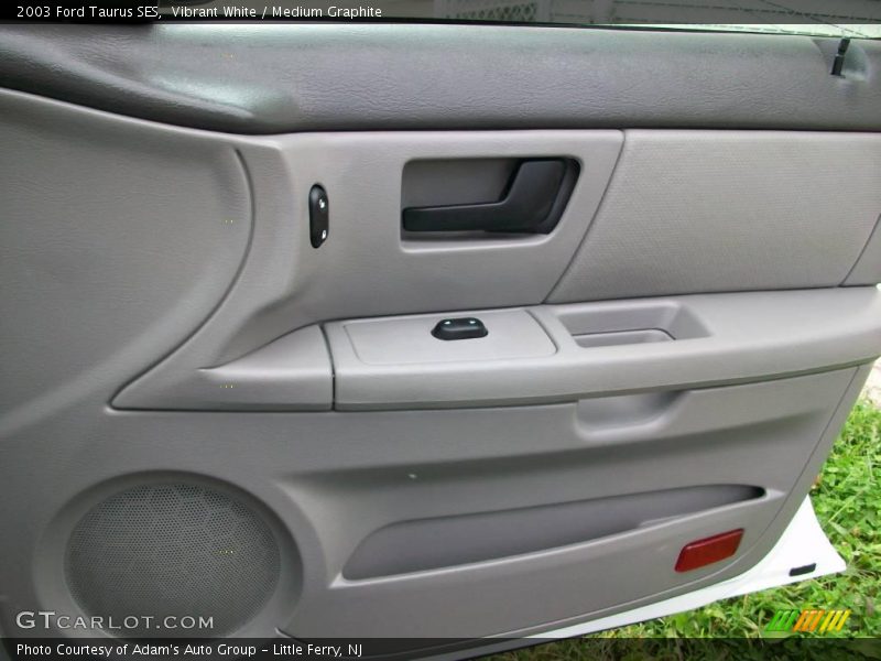 Vibrant White / Medium Graphite 2003 Ford Taurus SES
