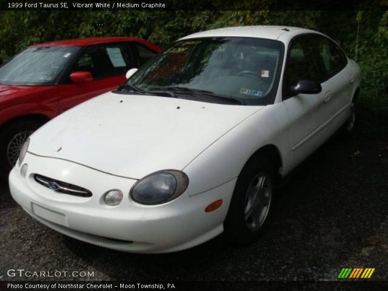 Vibrant White / Medium Graphite 1999 Ford Taurus SE
