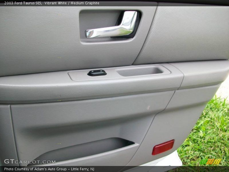 Vibrant White / Medium Graphite 2003 Ford Taurus SES