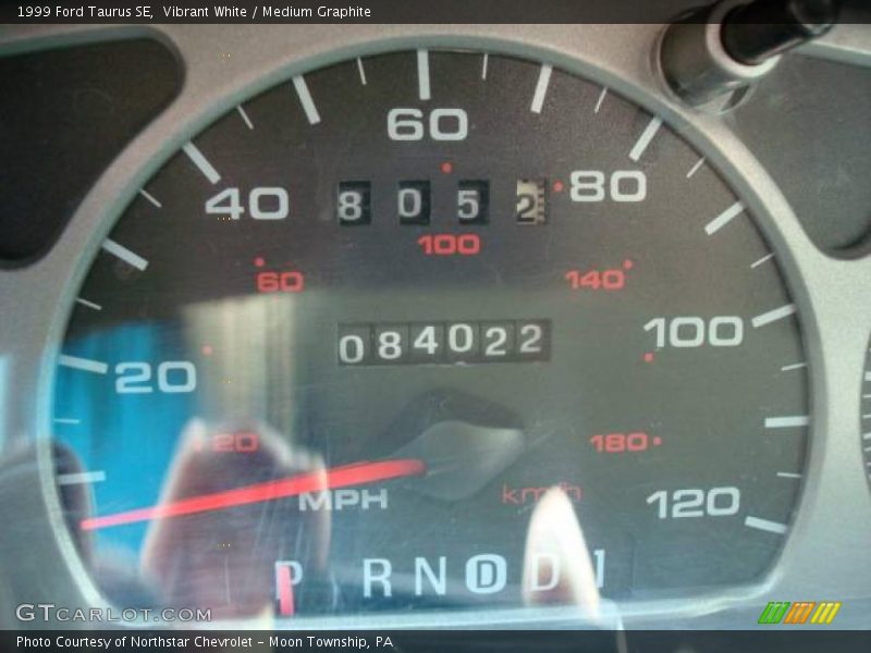 Vibrant White / Medium Graphite 1999 Ford Taurus SE