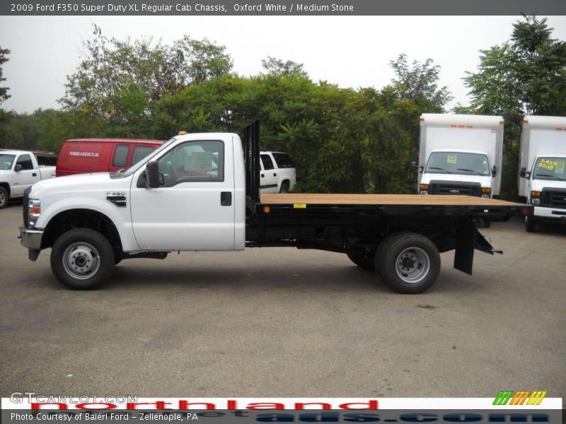 Oxford White / Medium Stone 2009 Ford F350 Super Duty XL Regular Cab Chassis