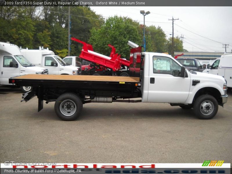 Oxford White / Medium Stone 2009 Ford F350 Super Duty XL Regular Cab Chassis
