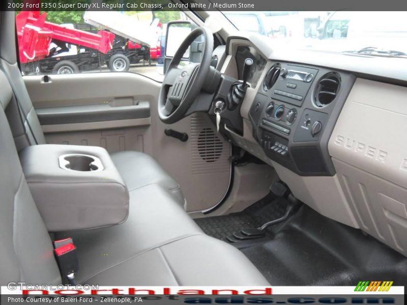 Oxford White / Medium Stone 2009 Ford F350 Super Duty XL Regular Cab Chassis