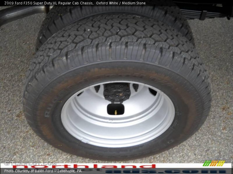 Oxford White / Medium Stone 2009 Ford F350 Super Duty XL Regular Cab Chassis