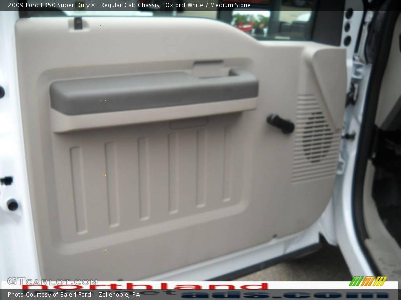 Oxford White / Medium Stone 2009 Ford F350 Super Duty XL Regular Cab Chassis