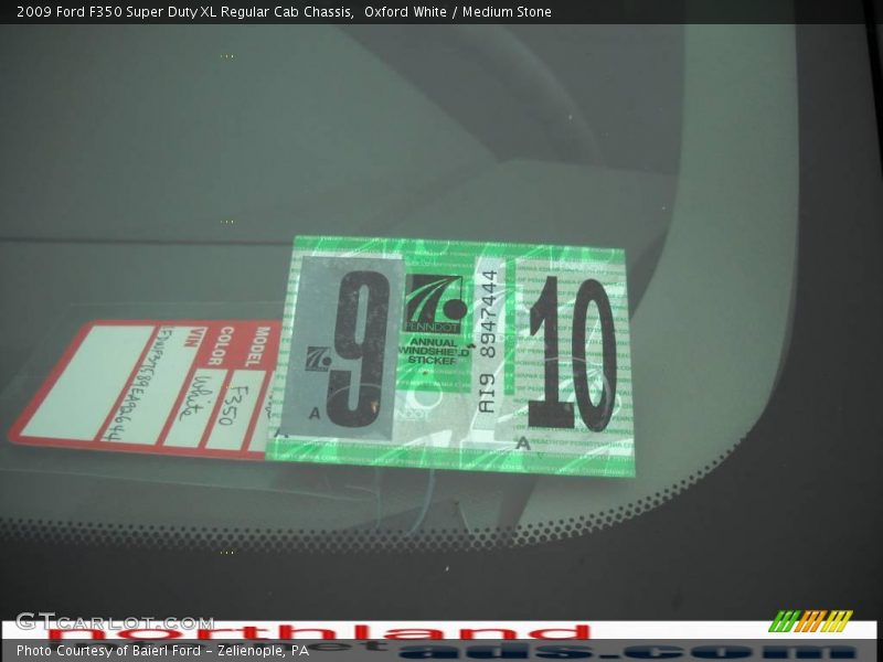 Oxford White / Medium Stone 2009 Ford F350 Super Duty XL Regular Cab Chassis