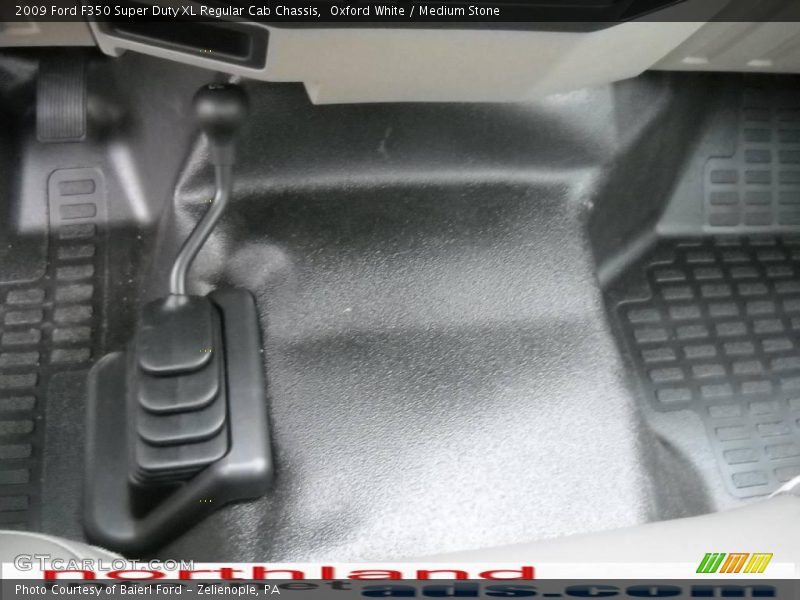 Oxford White / Medium Stone 2009 Ford F350 Super Duty XL Regular Cab Chassis