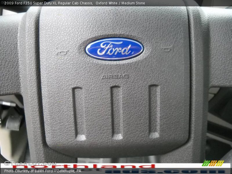 Oxford White / Medium Stone 2009 Ford F350 Super Duty XL Regular Cab Chassis