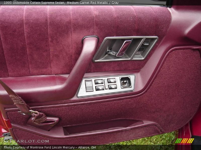 Medium Garnet Red Metallic / Gray 1993 Oldsmobile Cutlass Supreme Sedan