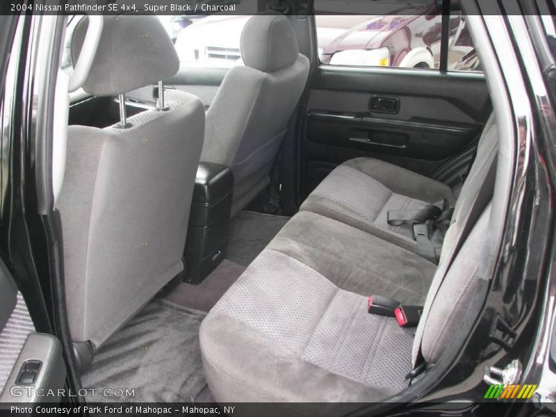 Super Black / Charcoal 2004 Nissan Pathfinder SE 4x4