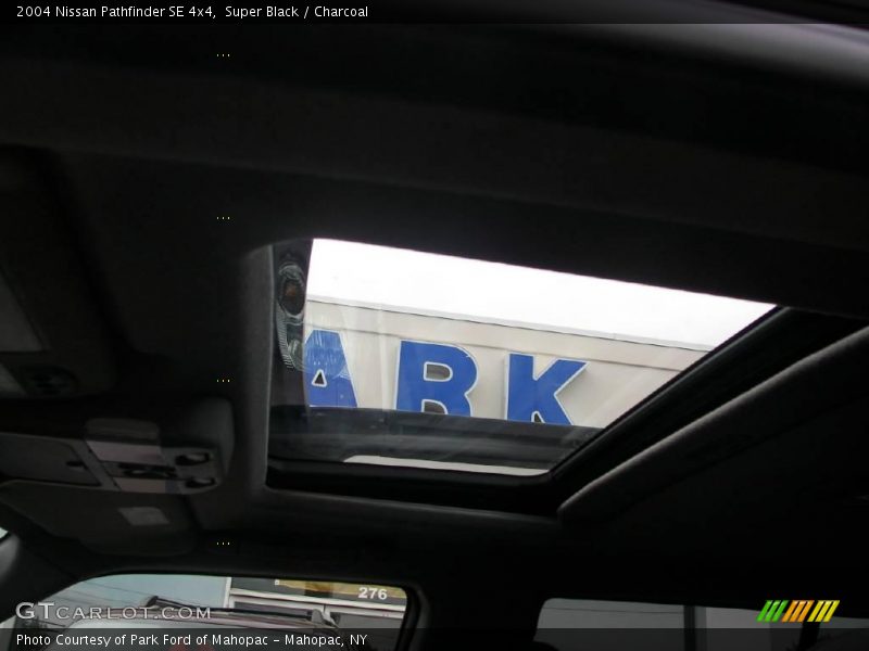 Super Black / Charcoal 2004 Nissan Pathfinder SE 4x4