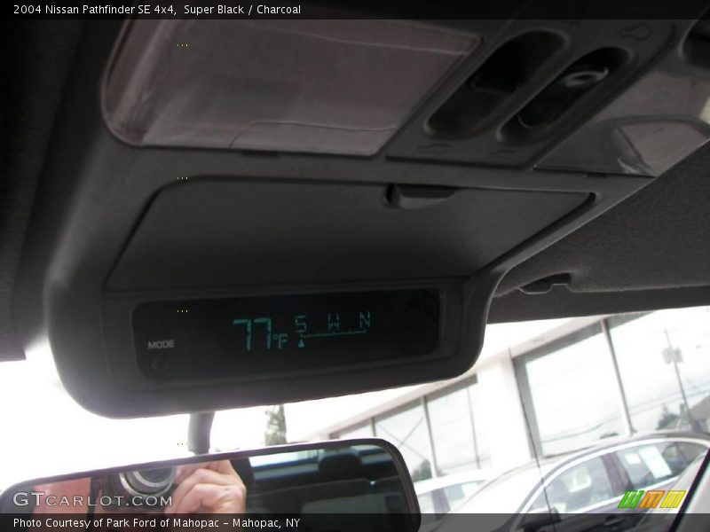 Super Black / Charcoal 2004 Nissan Pathfinder SE 4x4