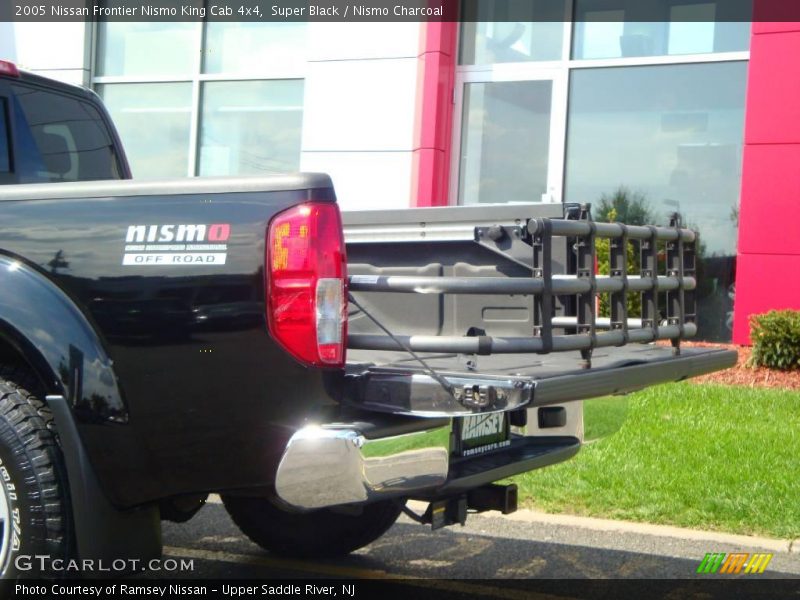 Super Black / Nismo Charcoal 2005 Nissan Frontier Nismo King Cab 4x4