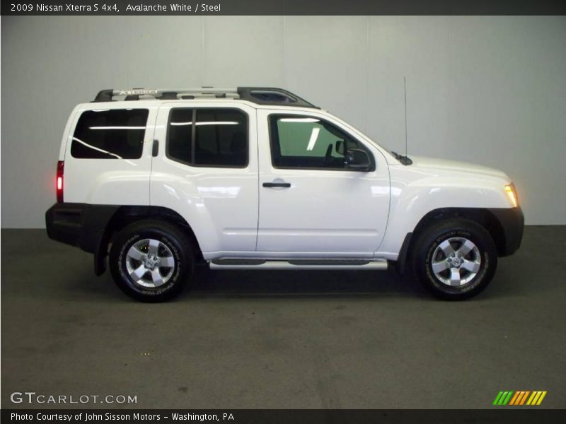 Avalanche White / Steel 2009 Nissan Xterra S 4x4