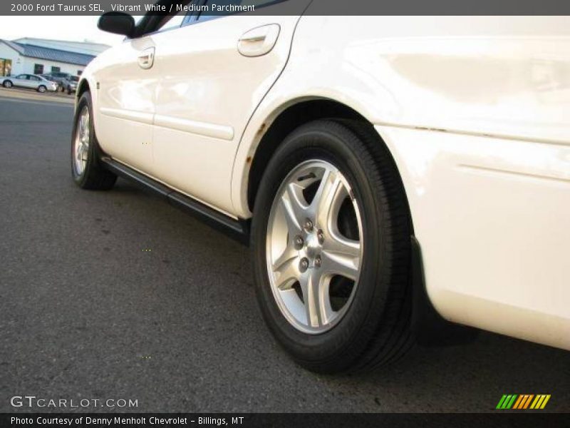 Vibrant White / Medium Parchment 2000 Ford Taurus SEL
