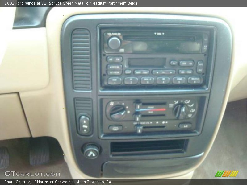 Spruce Green Metallic / Medium Parchment Beige 2002 Ford Windstar SE