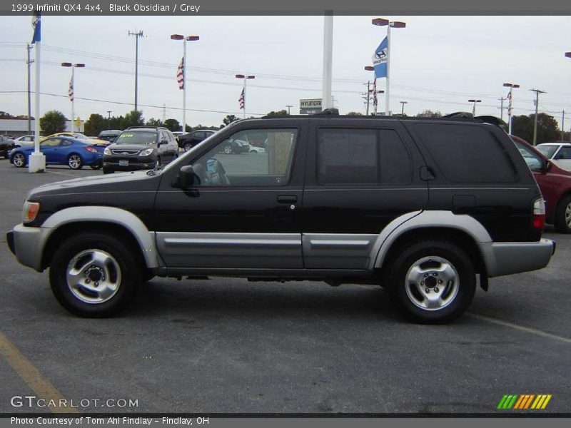 Black Obsidian / Grey 1999 Infiniti QX4 4x4