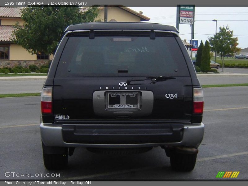 Black Obsidian / Grey 1999 Infiniti QX4 4x4