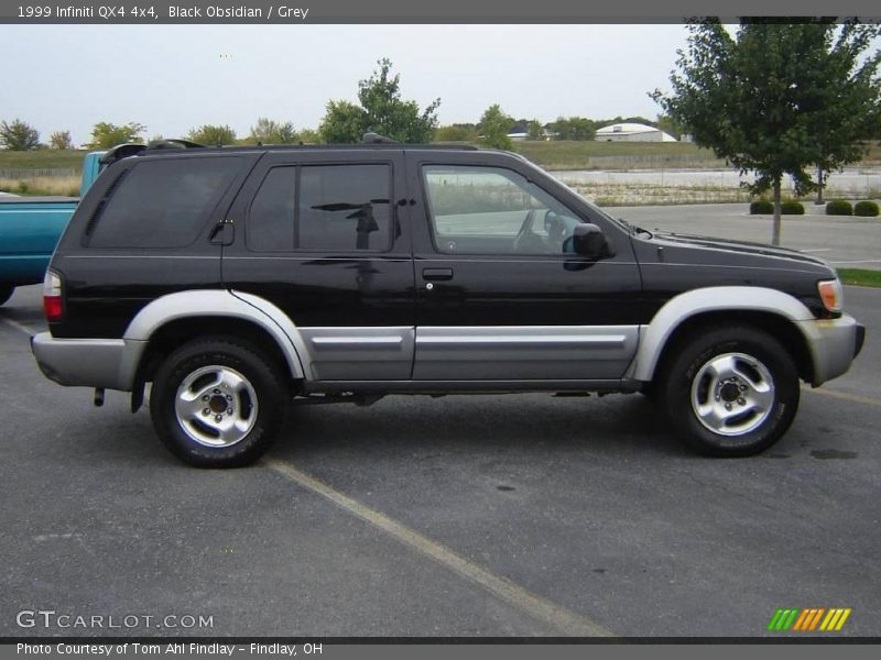 Black Obsidian / Grey 1999 Infiniti QX4 4x4
