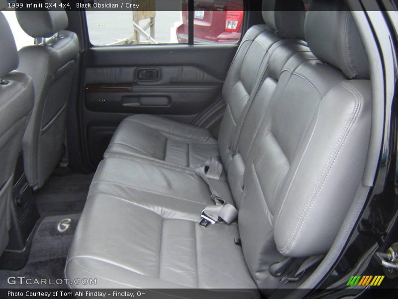 Black Obsidian / Grey 1999 Infiniti QX4 4x4