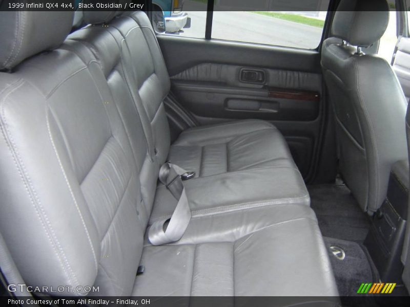 Black Obsidian / Grey 1999 Infiniti QX4 4x4