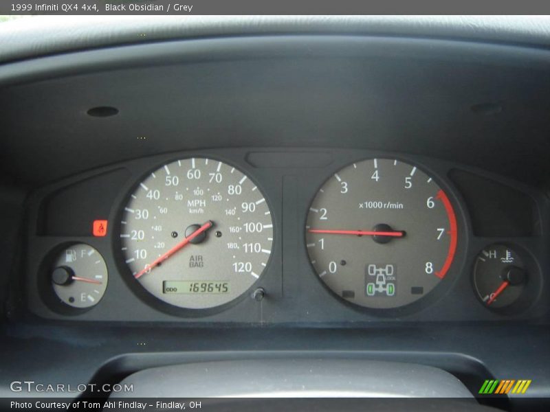 Black Obsidian / Grey 1999 Infiniti QX4 4x4