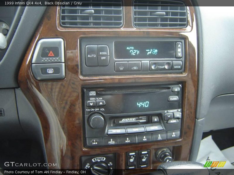 Black Obsidian / Grey 1999 Infiniti QX4 4x4