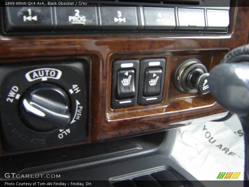 Black Obsidian / Grey 1999 Infiniti QX4 4x4