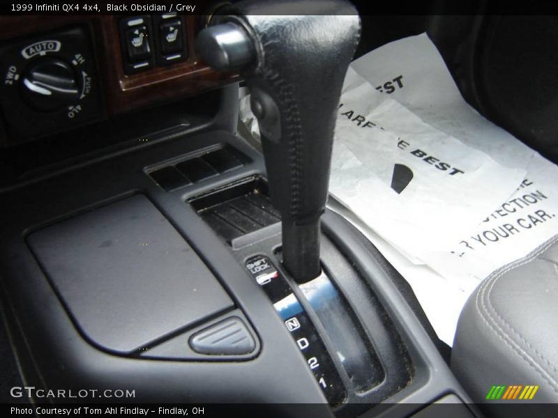 Black Obsidian / Grey 1999 Infiniti QX4 4x4