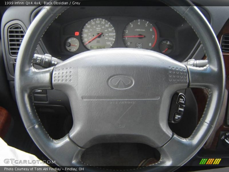 Black Obsidian / Grey 1999 Infiniti QX4 4x4