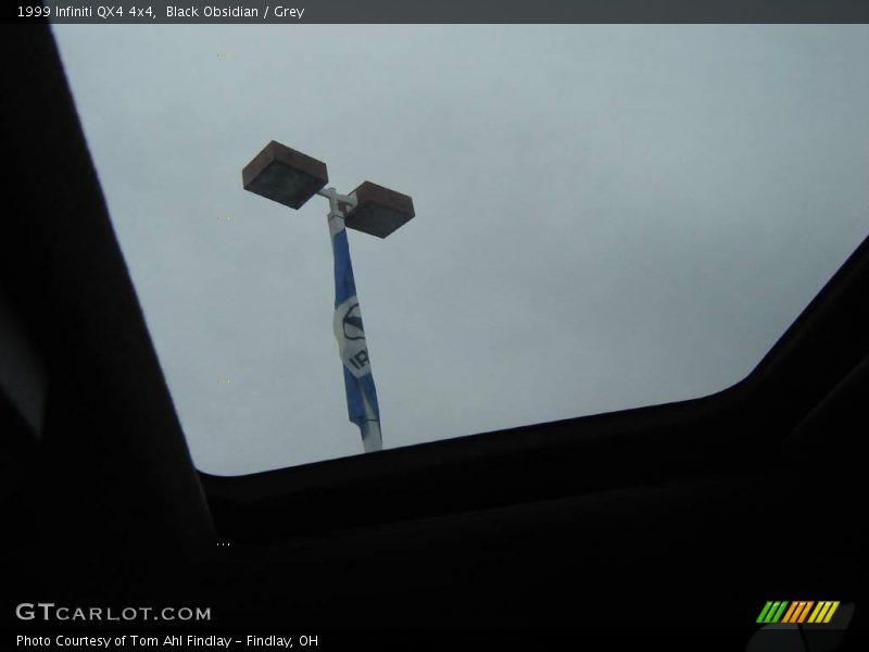 Black Obsidian / Grey 1999 Infiniti QX4 4x4