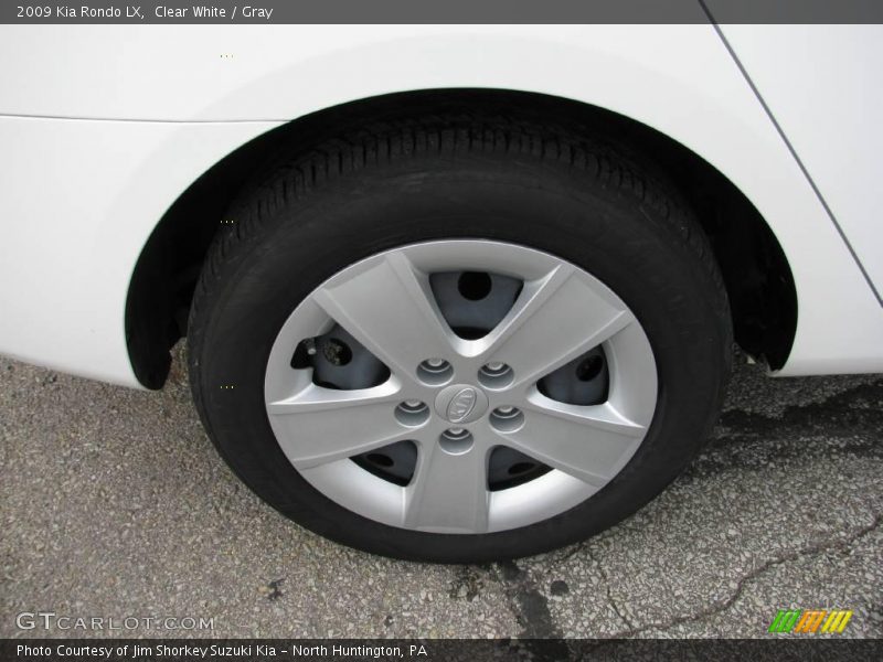 Clear White / Gray 2009 Kia Rondo LX