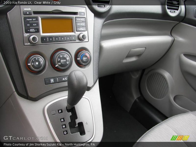 Clear White / Gray 2009 Kia Rondo LX