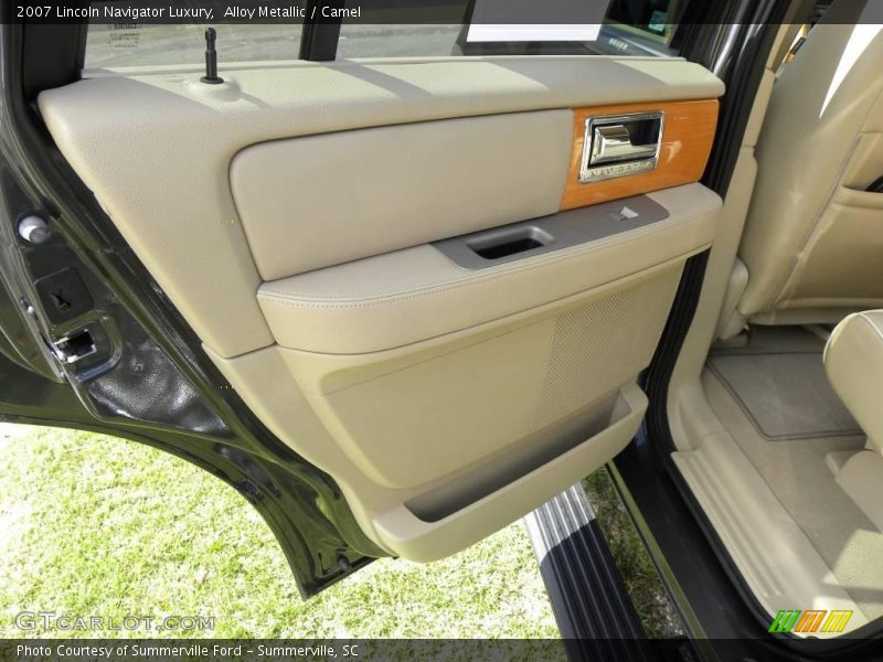 Alloy Metallic / Camel 2007 Lincoln Navigator Luxury