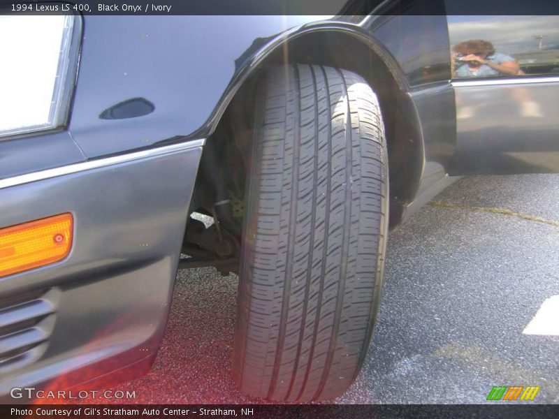 Black Onyx / Ivory 1994 Lexus LS 400