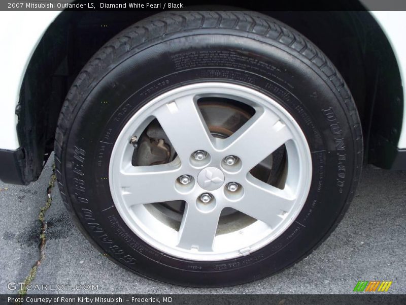 Diamond White Pearl / Black 2007 Mitsubishi Outlander LS