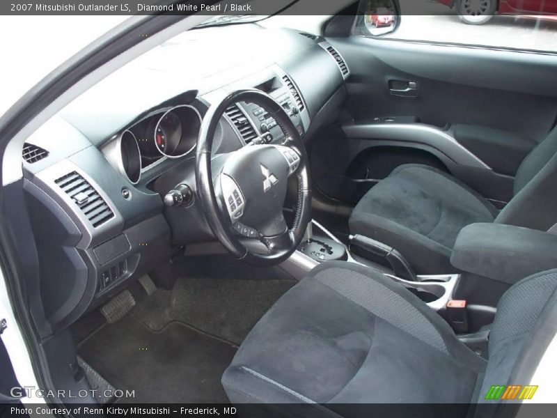Diamond White Pearl / Black 2007 Mitsubishi Outlander LS