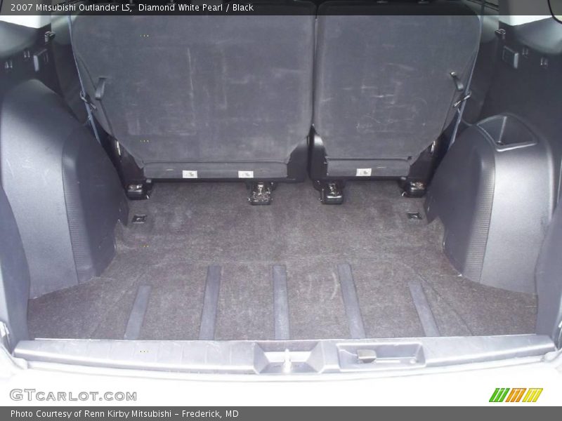 Diamond White Pearl / Black 2007 Mitsubishi Outlander LS