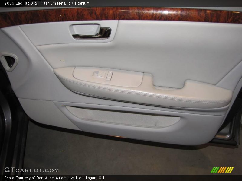 Titanium Metallic / Titanium 2006 Cadillac DTS
